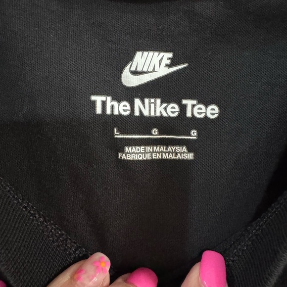 Women's The Nike Tee Icon Clash Black & White Short Sleeve Tee. Size L - Picture 2 of 9